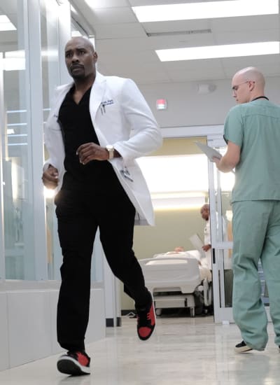Race to Save a Life - Tall  - The Resident Season 3 Episode 4