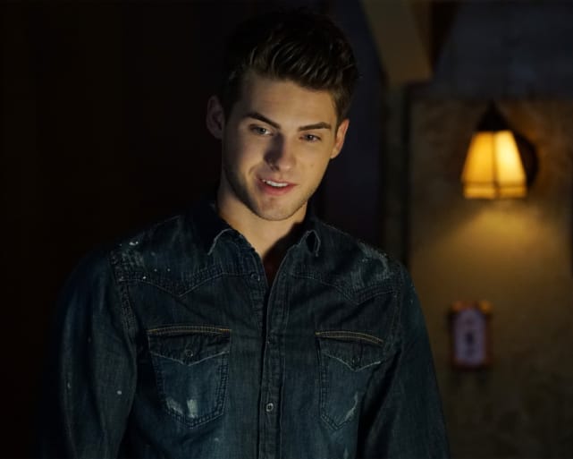 Taking A Break From Being A Werewolf - Pretty Little Liars Season 6 Episode 7