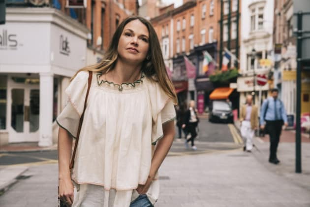 Liza in Ireland - Younger Season 4 Episode 12