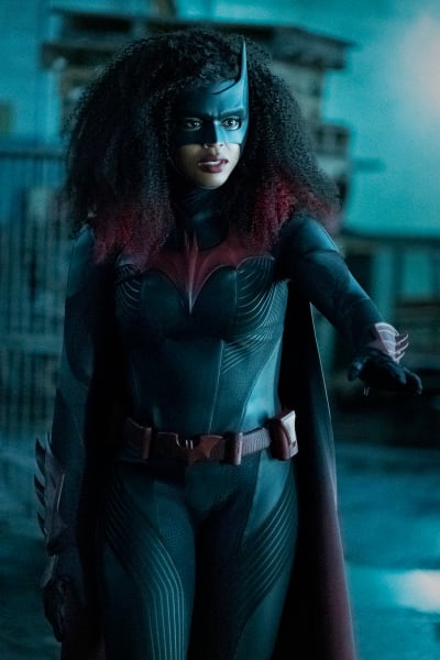Moving In - Batwoman Season 2 Episode 4