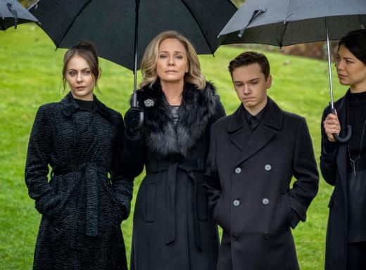 Mama Queen is Back - Arrow Season 8 Episode 10