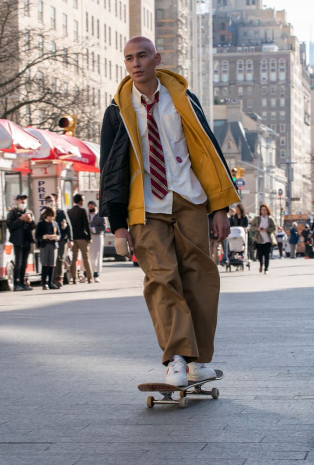 Aki Skateboards - Gossip Girl (2021) Season 1 Episode 4