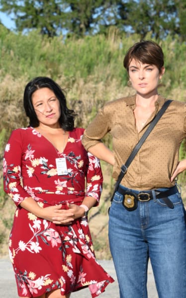 Alison y Jenny: ¡Sigamos nuestros pasos! - Forense Temporada 2 Episodio 2