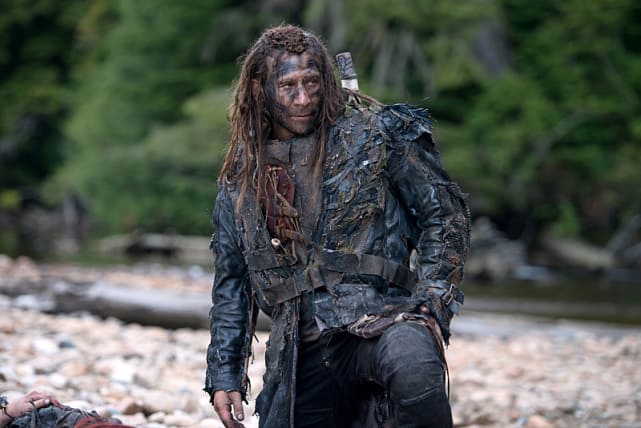 Roan Looking Fearsome - The 100 Season 3 Episode 2