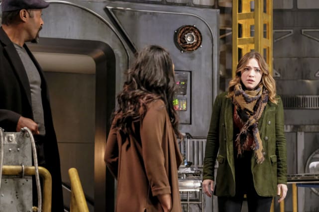 Jesse brings bad news - The Flash Season 3 Episode 15