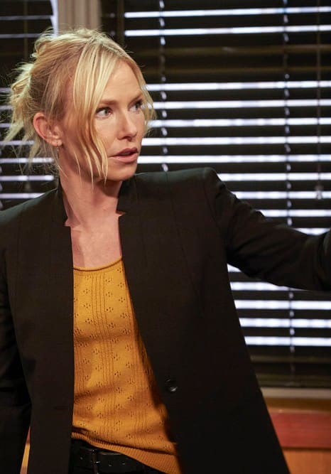 A Cop's Accusation - Law & Order: SVU Season 21 Episode 12