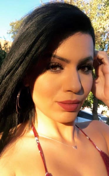 Larissa Poses - 90 Day Fiance: Happily Ever After?