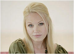 Adrienne Frantz Close-Up
