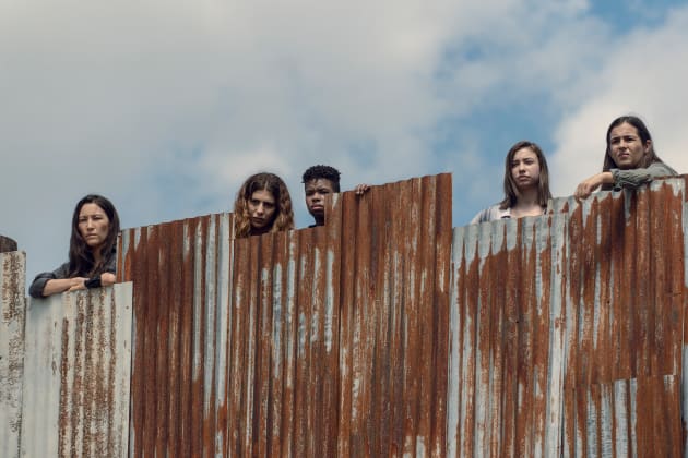 Enemy At The Gates - The Walking Dead Season 9 Episode 11
