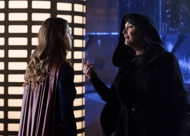 Helping? - Supergirl Season 3 Episode 11