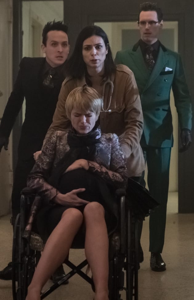 Baby Batgirl is Coming - Gotham Season 5 Episode 10