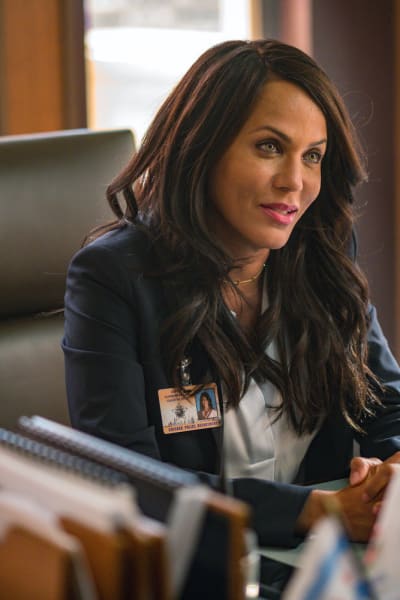 New Lady in Town  - Chicago PD Season 8 Episode 1