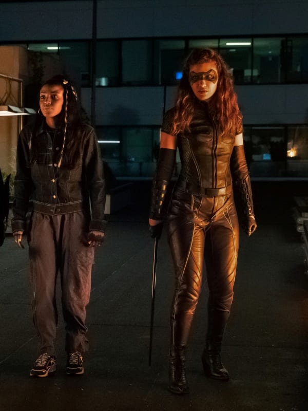 Dinah & Bianca - Arrow Season 8 Episode 9