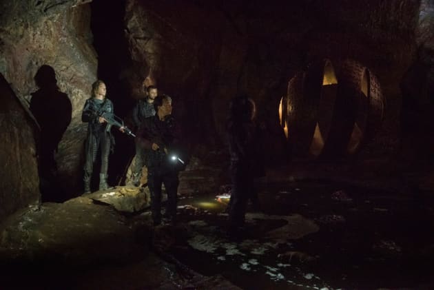 The Jump Team on Nakara - The 100 Season 7 Episode 6