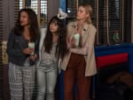 Girlfriends At The Crashdown - Roswell, New Mexico Season 3 Episode 4