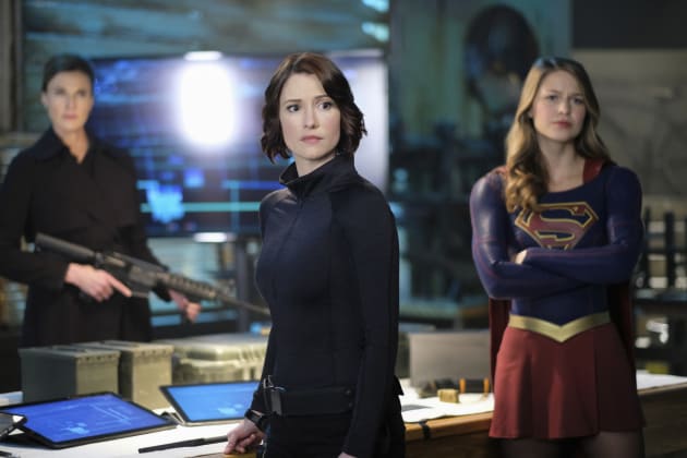 Preparing for Battle - Supergirl Season 2 Episode 21