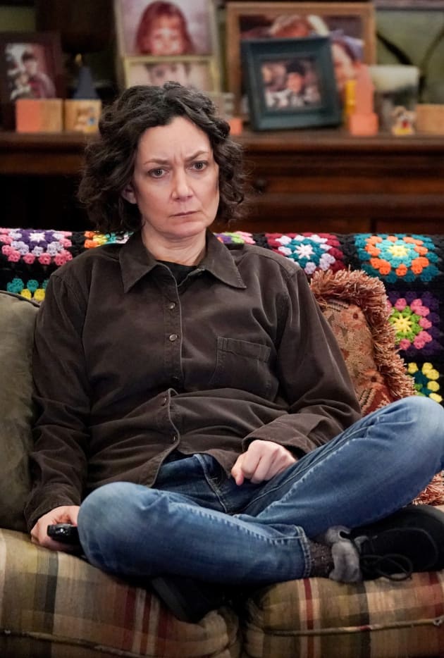 Darlene's Got a Full Plate - The Conners Season 4 Episode 10