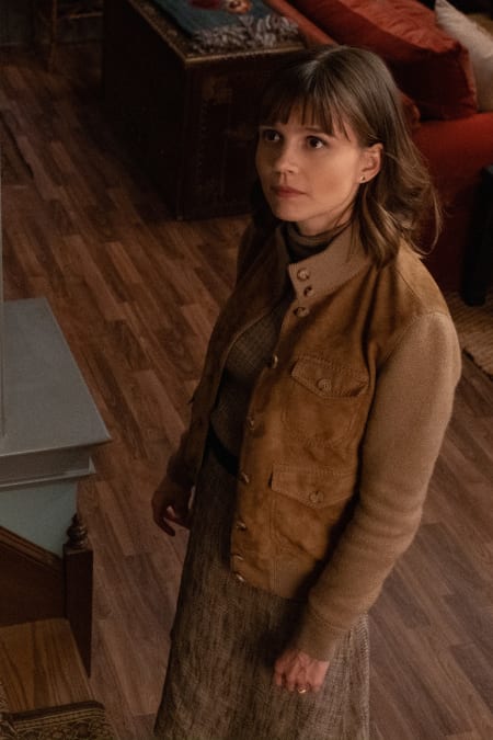 Kristen at home - EVIL Season 1 Episode 4