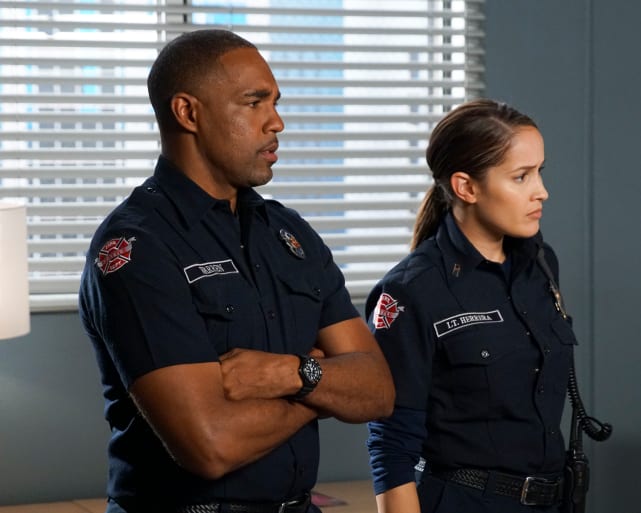 Concerned Underlings - Grey's Anatomy Season 15 Episode 23