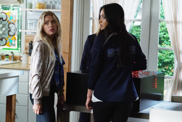 What's In The Damn Box? - Pretty Little Liars