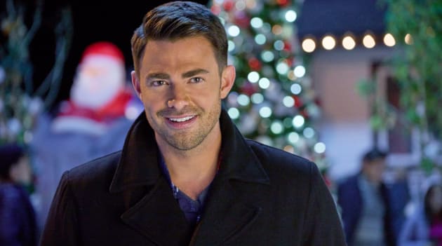 Jonathan Bennett Teases The Holiday Sitter, Taking “Comedy to the Next Level” at Hallmark
