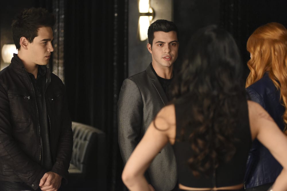 Season 1 Episode 13: Magnus, Alec, Izzy, Camille  Shadowhunters,  Shadowhunters tv show, Shadow hunters