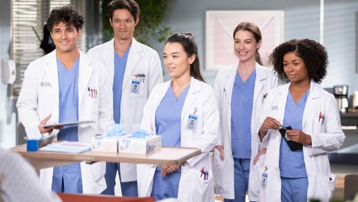 Competing for Tank's Surgery  - Grey's Anatomy Season 19 Episode 8
