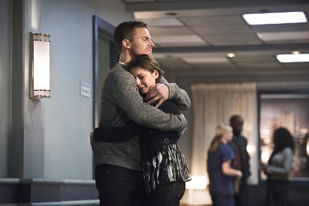 Hugs - Arrow Season 4 Episode 19