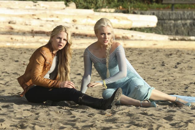 Emma And Elsa Once Upon A Time Season 4 Episode 9 Tv Fanatic