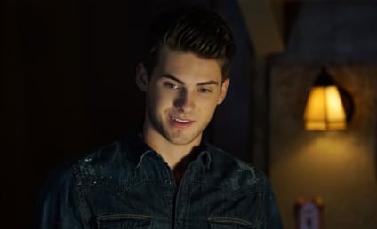 Pretty Little Liars Picture Preview: Look Who's Coming to Dinner!
