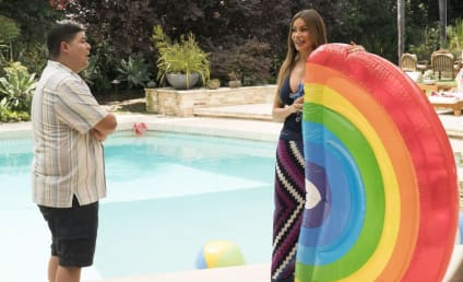 Modern Family Season 10 Episode 2 Review: Kiss and Tell