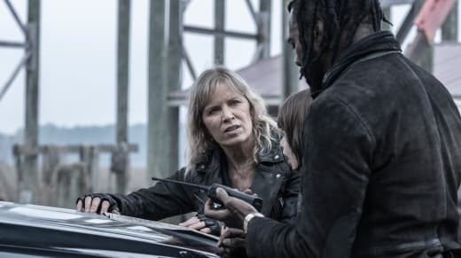 Searching for Her Daughter - Fear the Walking Dead