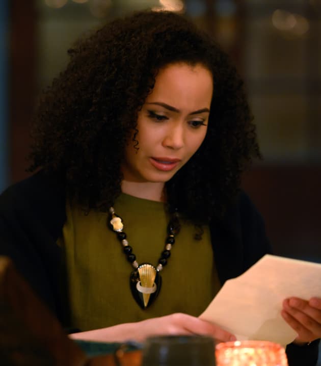 Macy Discovers News - Charmed (2018) Season 1 Episode 11