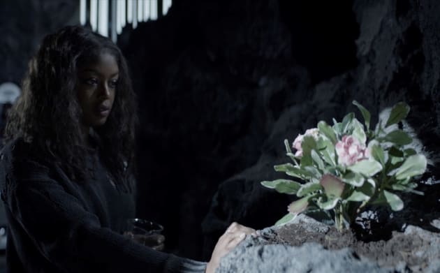 Ryan and the Plant - Batwoman Season 2 Episode 9