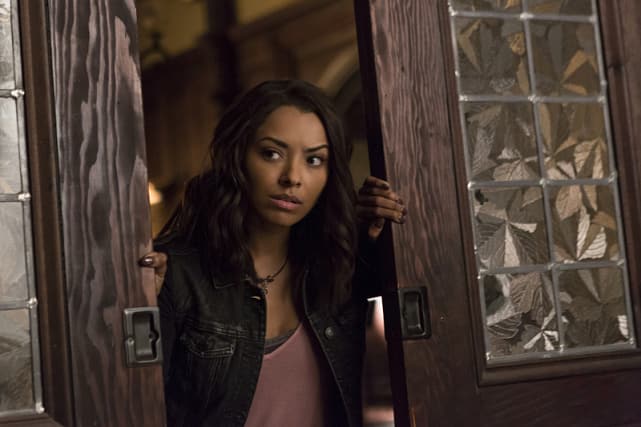 Bonnie on the prowl the vampire diaries s7e5