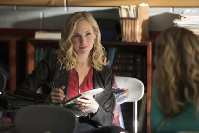 Caroline on the Case - The Vampire Diaries Season 8 Episode 8