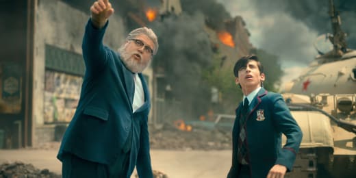 Hazel and Five - The Umbrella Academy Season 2 Episode 1