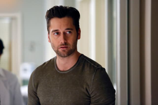 Tom looks concerned - The Blacklist Season 4 Episode 7