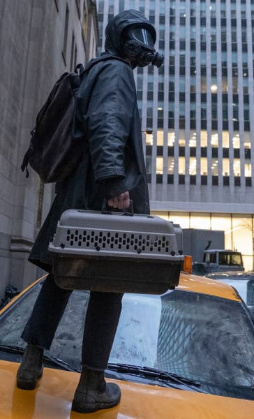 Yoric in NYC Tall - Y: The Last Man Season 1 Episode 1