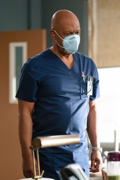 Grey's Anatomy: 8 Hidden Details You Missed About The Scrub Costumes