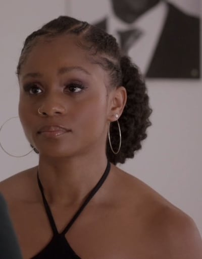 Defending Herself - All American: Homecoming Season 1 Episode 4