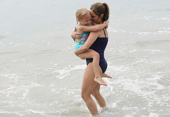Jennifer Jason Leigh on Revenge
