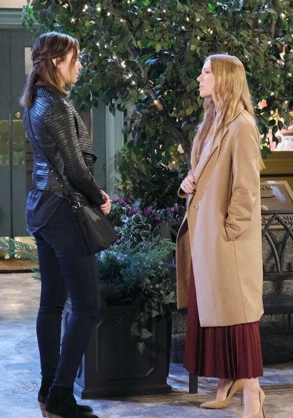 Confronting Her Evil Half-Sister/Tall - Days of Our Lives