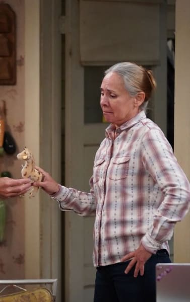 Jackie and the Giraffe - The Conners Season 3 Episode 4