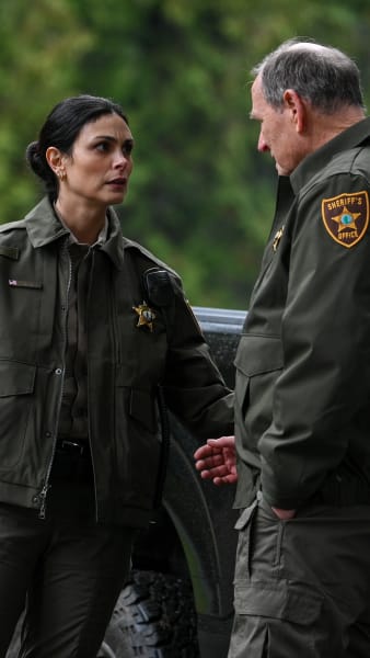 Morena Baccarin - Called in - Sheriff Country