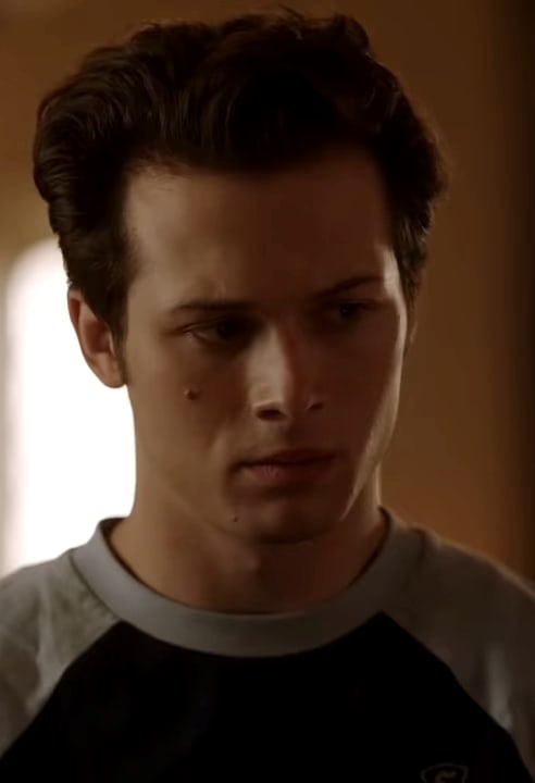 Ethan in the library -- Legacies Season 4 Episode 16