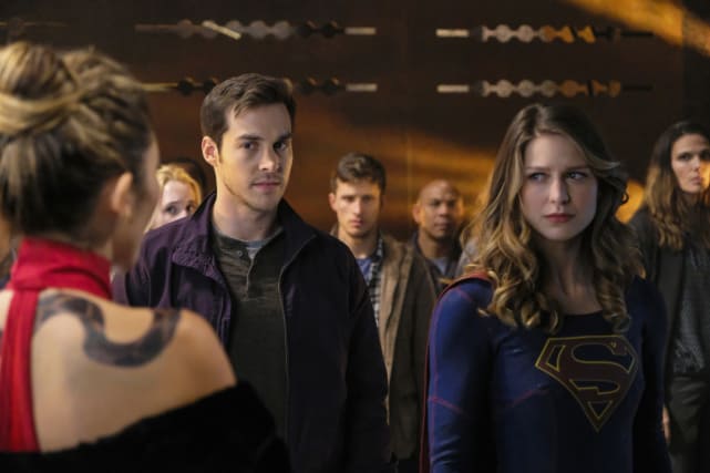 Mon el and kara in trouble supergirl season 2 episode 9