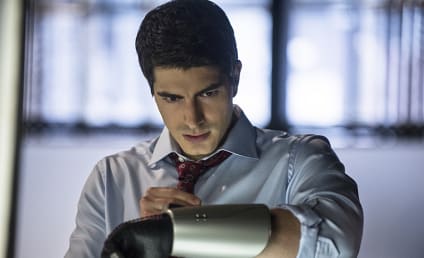 Arrow First Look: Ray Palmer in Full ATOM Suit!