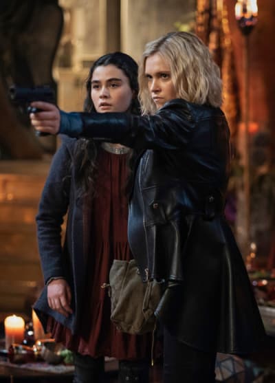 Clarke and Madi and A Gun - The 100 Season 7 Episode 13