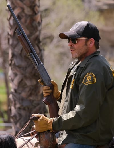 Stephen Dorff is Bill Hollister - Deputy Season 1 Episode 1